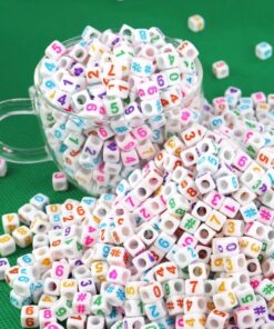 50058 - Números  acrílicos cuadradas de colores surtidos