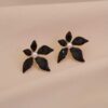 80031-1 Zarcillos negro acero flor esmaltada con perla