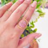 30139-2 Anillo Acero dorado figura flores rosa