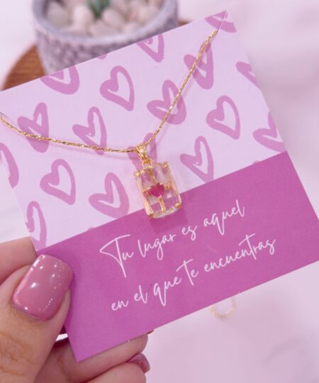 20207 - Collar armado cuadro con corazon rosado