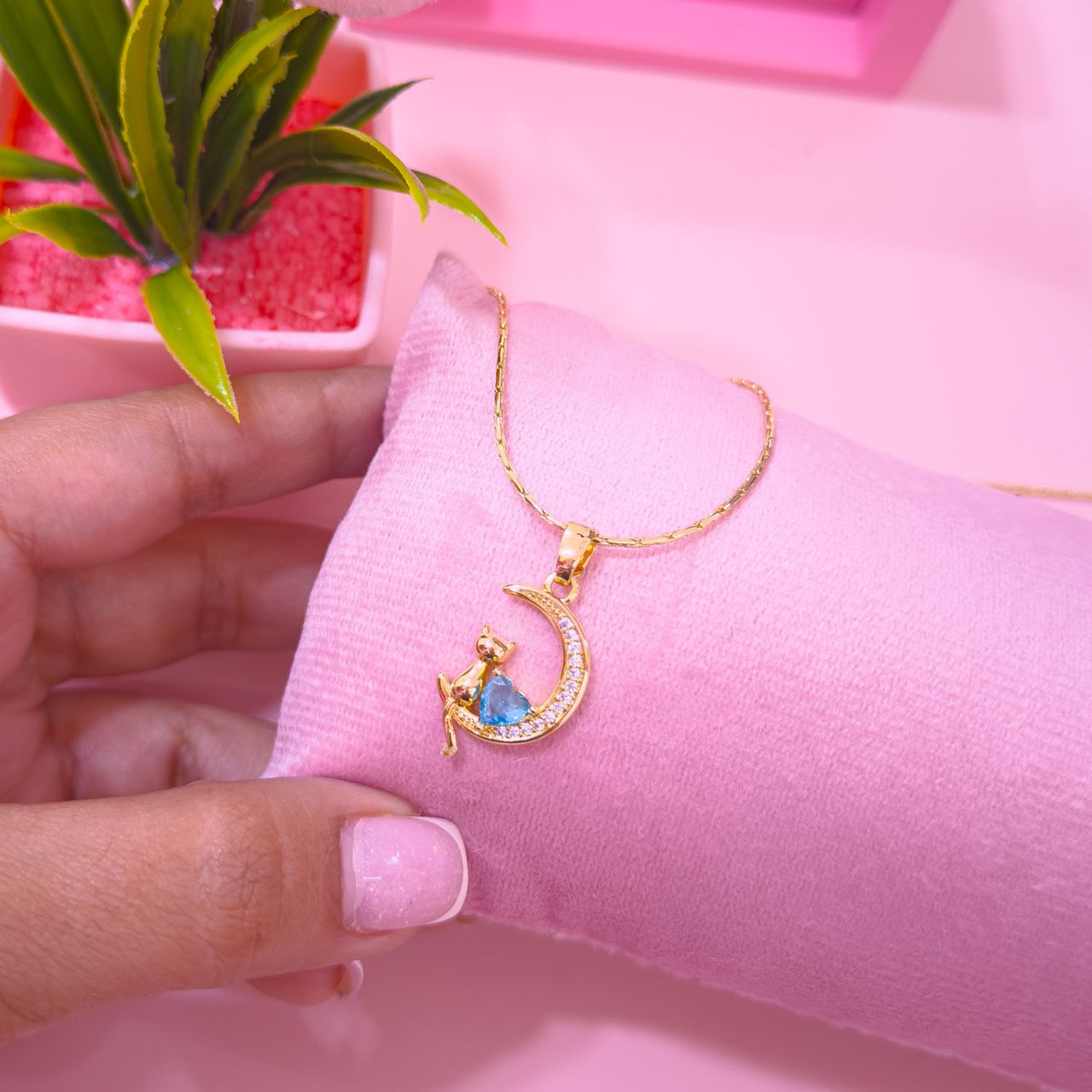 20195 – Collar armado Gato sentado en luna