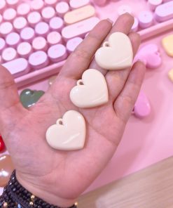 20412-3 Dije Acrilico corazon grande BEIGE