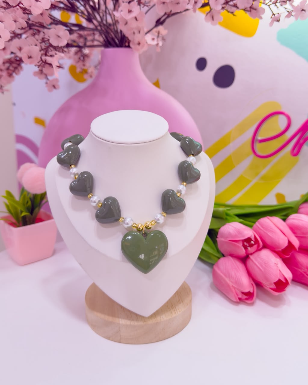 21116 - Collar chicle con corazon verde oliva