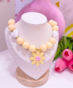 21147 - Collar chicle corazon con flor beige