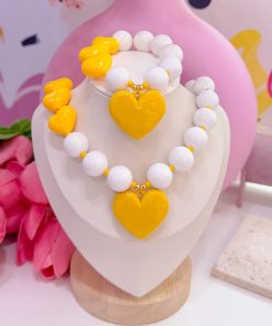 21168 - Set collar chicle blanco con amarillo corazon