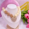 21171 - Set collar chicle beige con corazones
