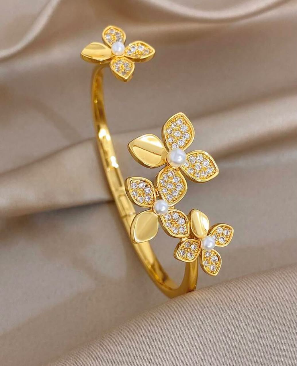 41224 – Pulsera acero dorado flores con perlas