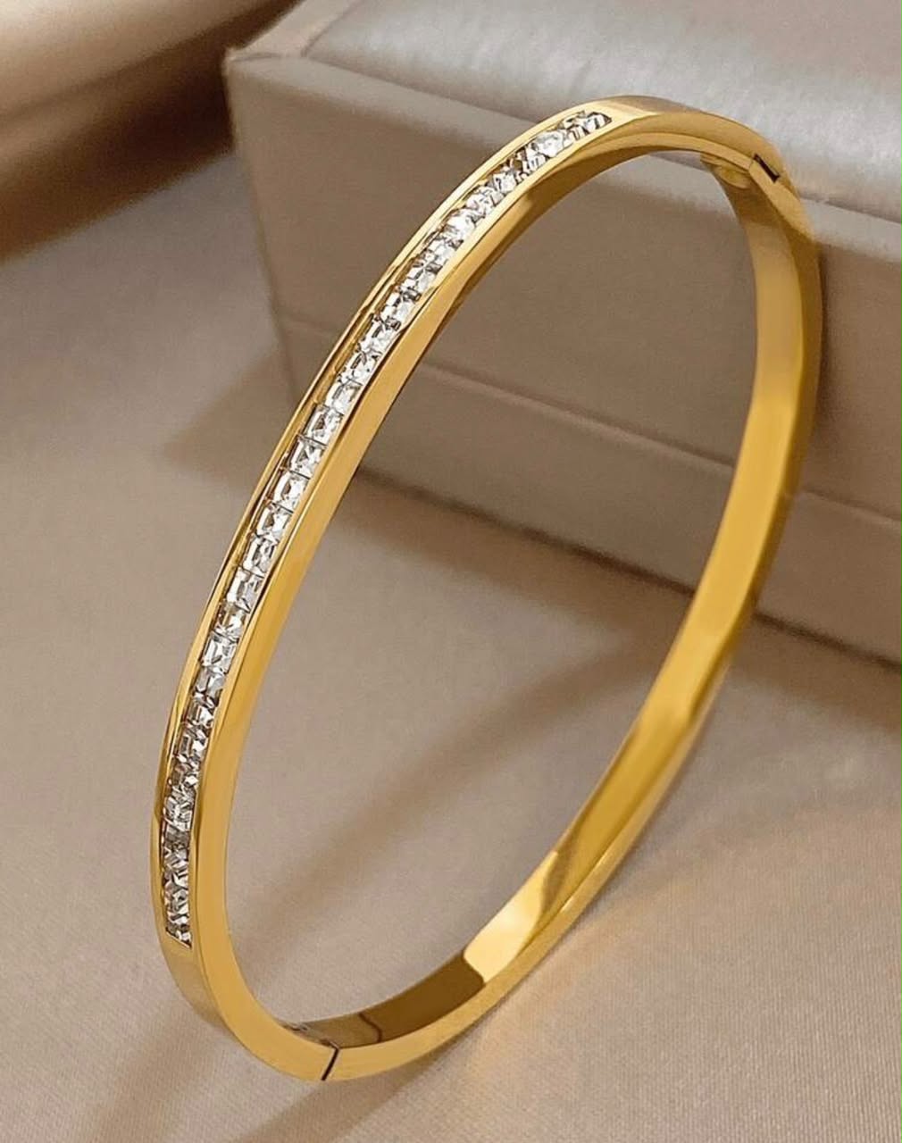 41228 – Pulsera acero dorado con cristales